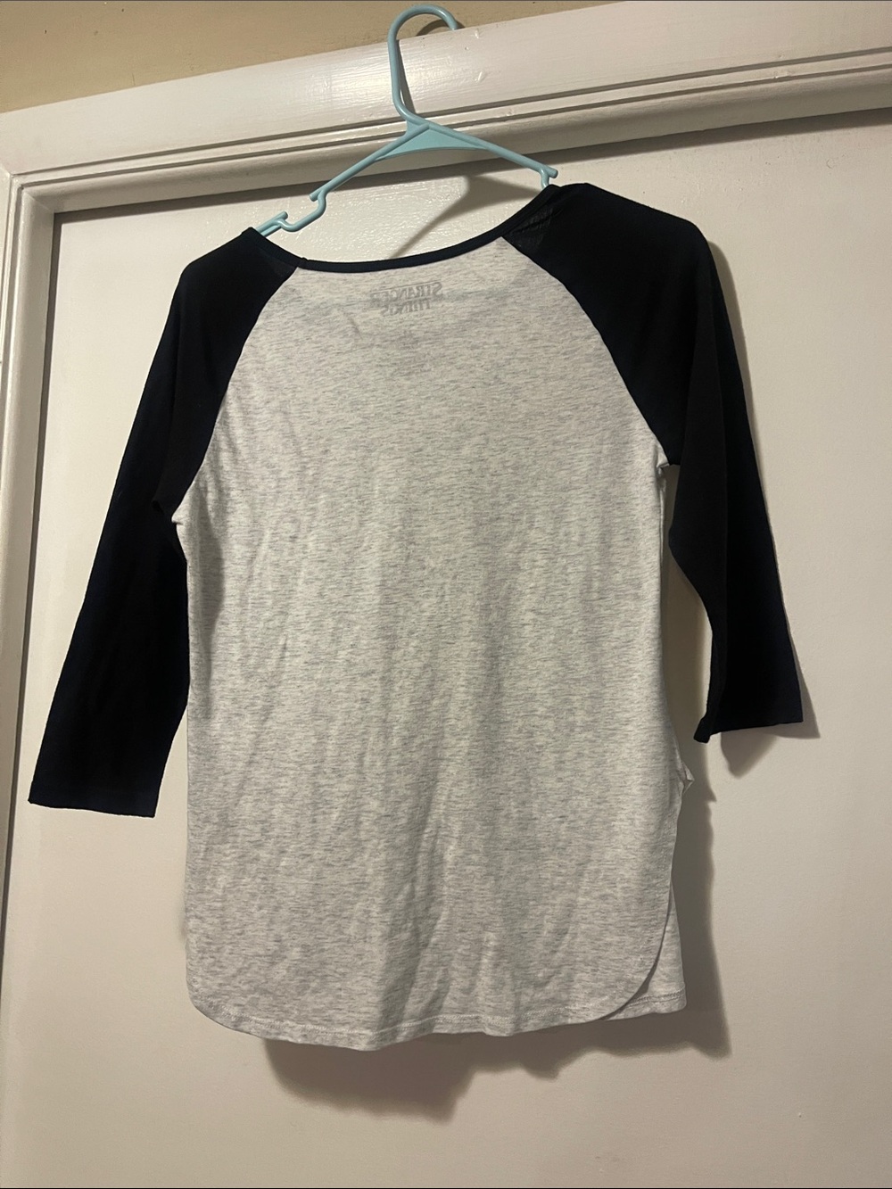 Stranger Things Raglan, tee size medium - Picture 4 of 5